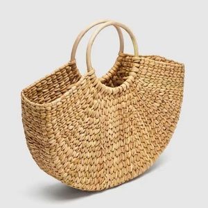 Straw bag with rounded handles